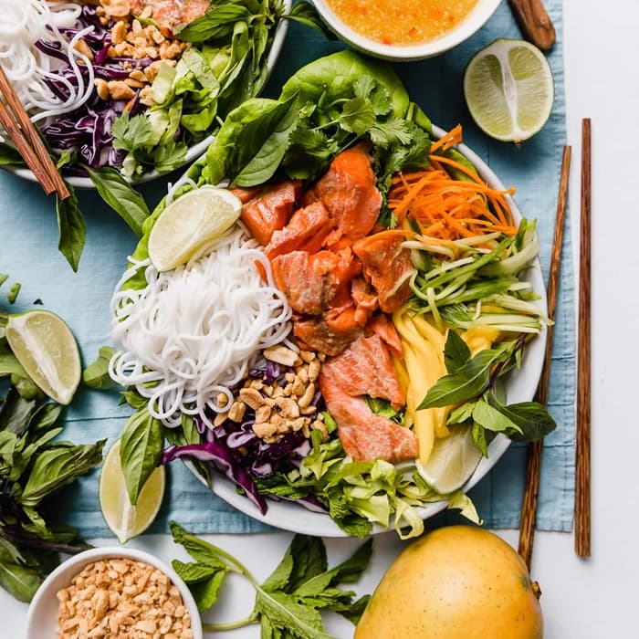 Noodle bowl salad